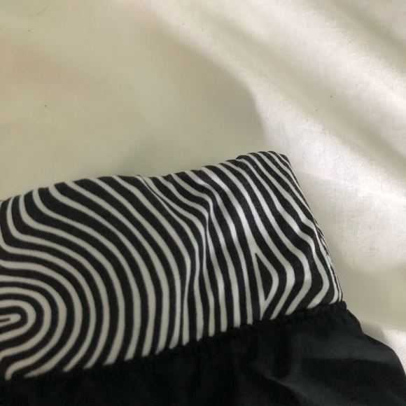 kids nike shorts with patterned detailing - Picture 2 of 3